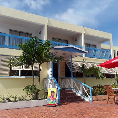 Carib Blue Apartments Oistins Ngoại thất bức ảnh
