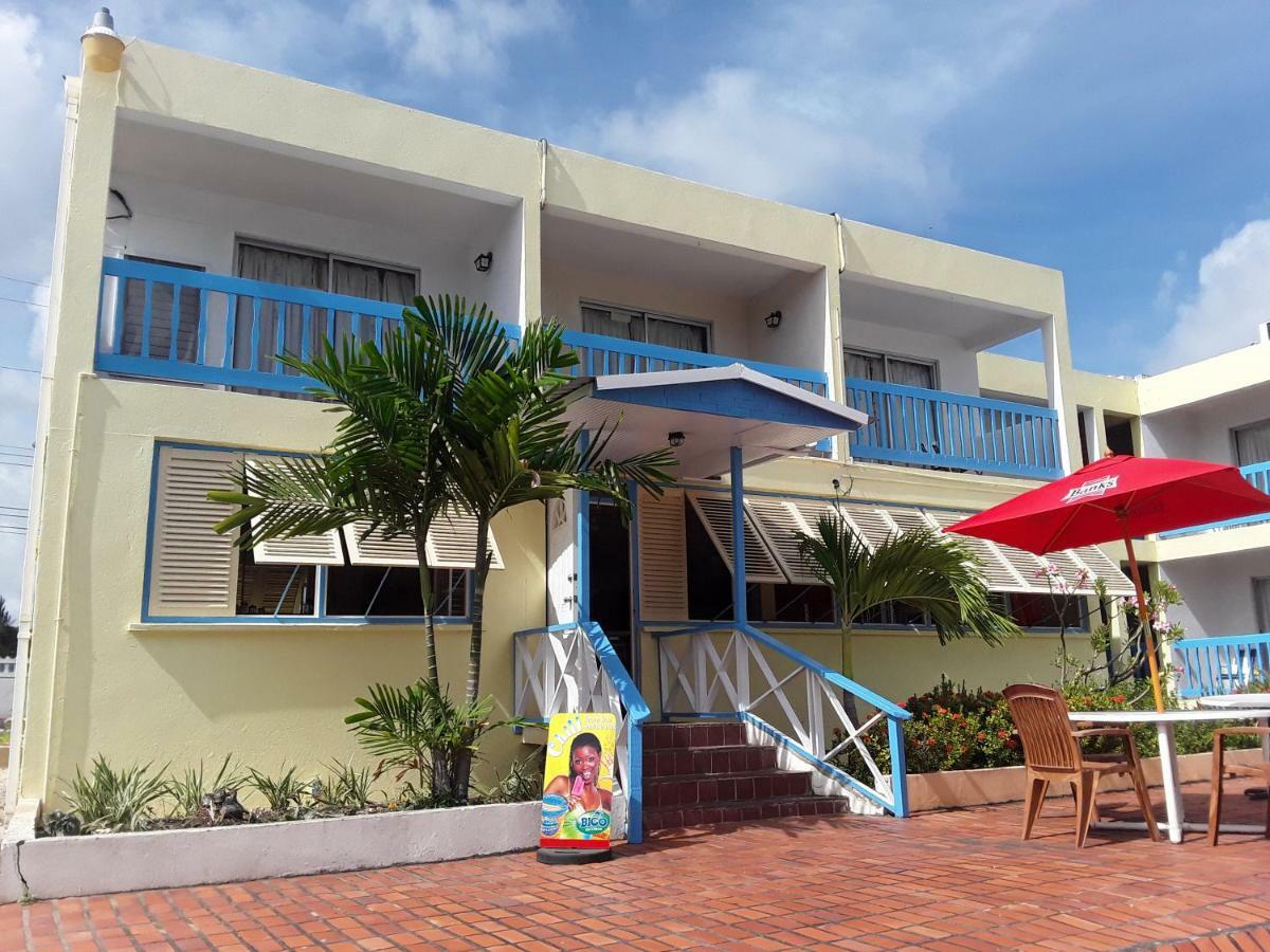 Carib Blue Apartments Oistins Ngoại thất bức ảnh
